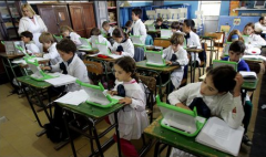 Brazilian class using One Laptop Per Child (OLPC) computers. 